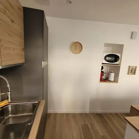 Apartment Centre *